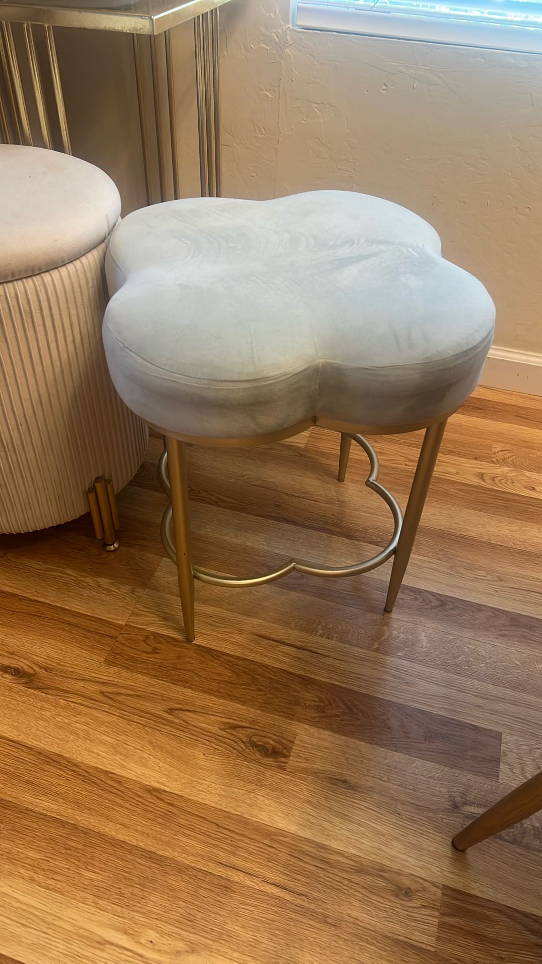 Ottoman/stool