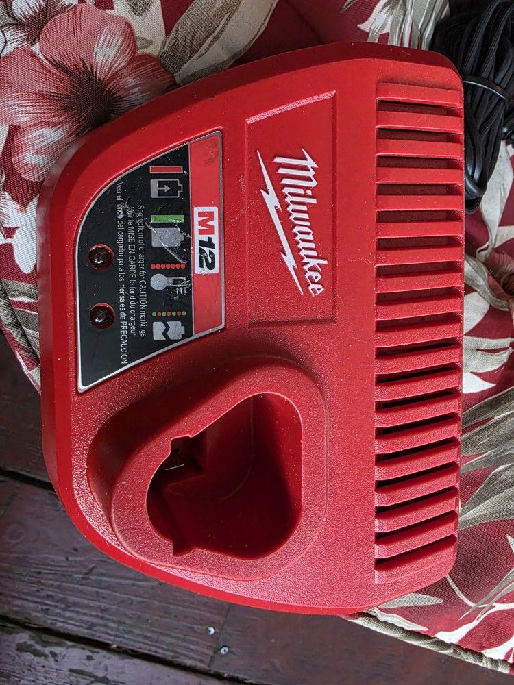 Milwaukee  M12 Charger 