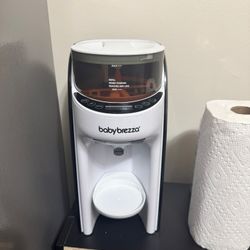 BabyBreeza Formula Dispenser