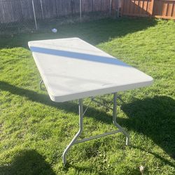Plastic folding table