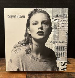 Taylor Swift Reputation Stadium Tour VIP Box w/Book & Working Screen ✅ Details