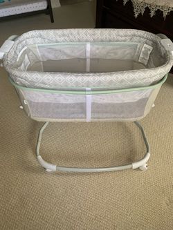 Baby Bassinet with Mesh Sides and Stand