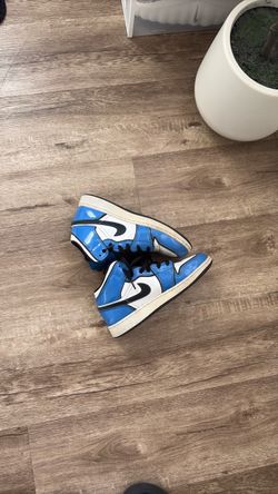 Jordan 1 mid blue size 5.5Y