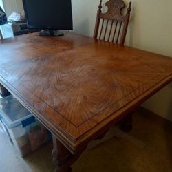 Dining room table with 6 chairs