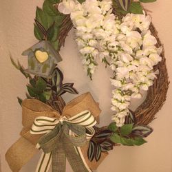 Wisteria Oval Vine Wreath 