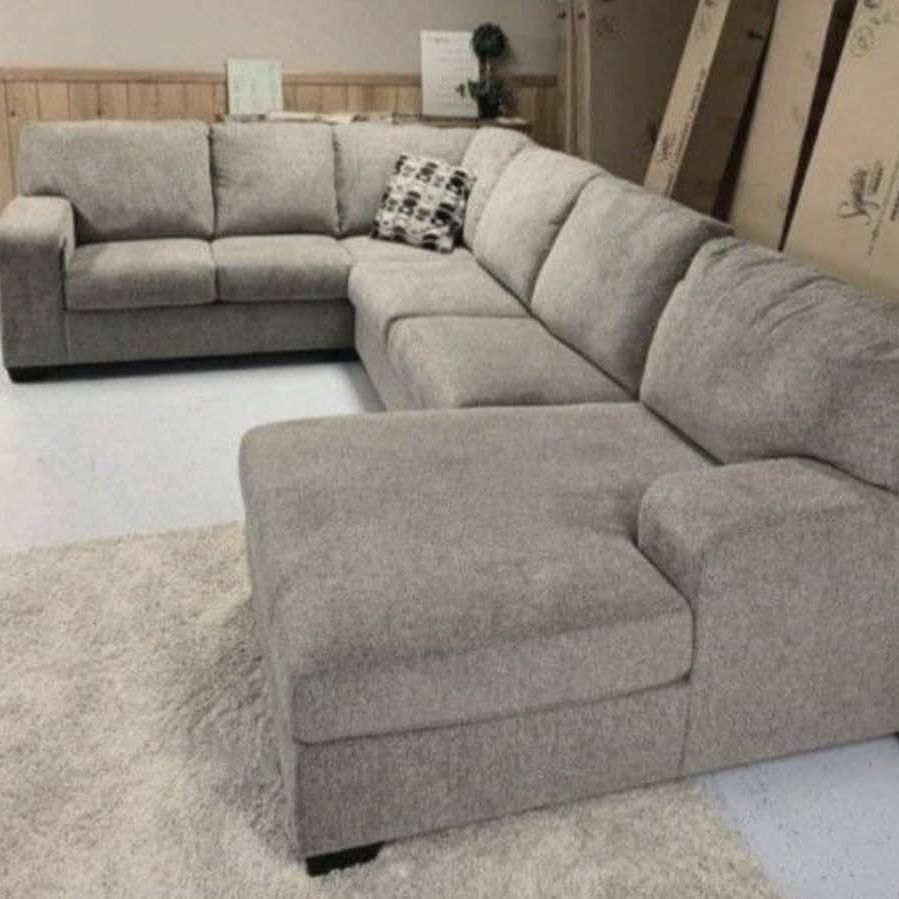 Ballinasloe Platinum 3pc Sectional Sofa w/ Chaise