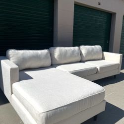 Living Spaces Sectional Couch 🛻 Delivery Available🛻