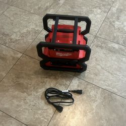 Milwaukee M18 3600 Watt- 1800 Watt Battery Powered Power Supply (tool Only)