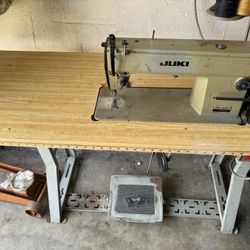 Juki   DDL-5550.  Sewing Machine 