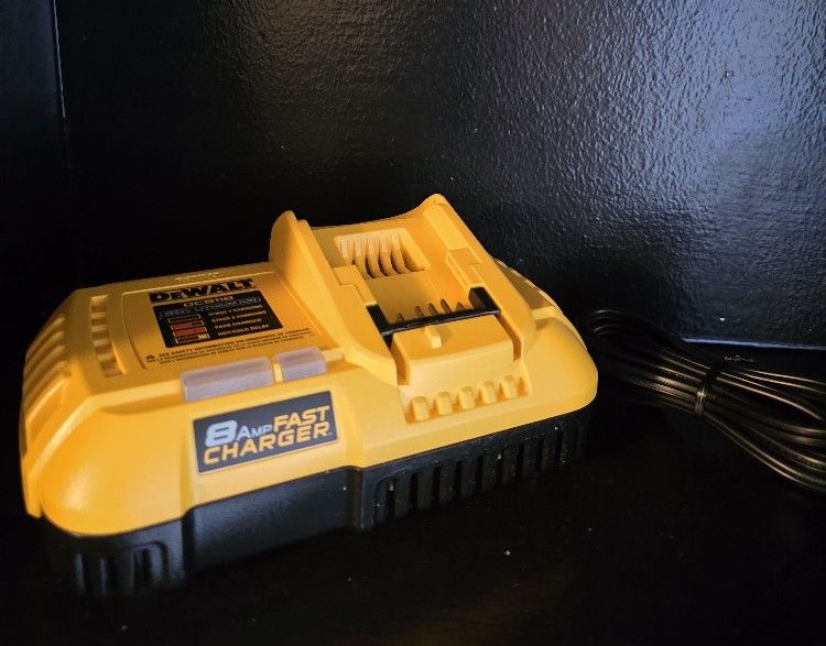 Dewalt Fast Charger 8