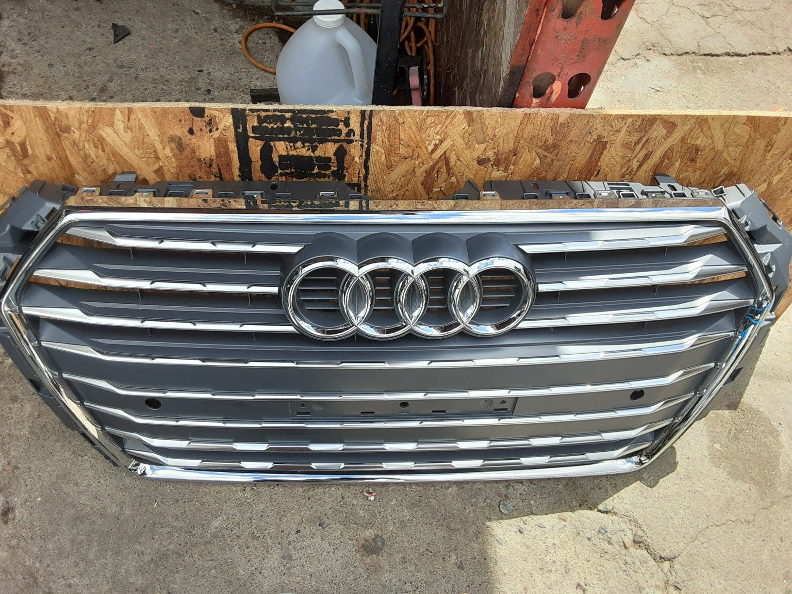 2018 2019 AUDI A4 Ultra Sport front bumper grille Chrome OEM used 8W0.853.651 BR