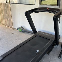 Commercial Nordictrack 2450 Treadmill 
