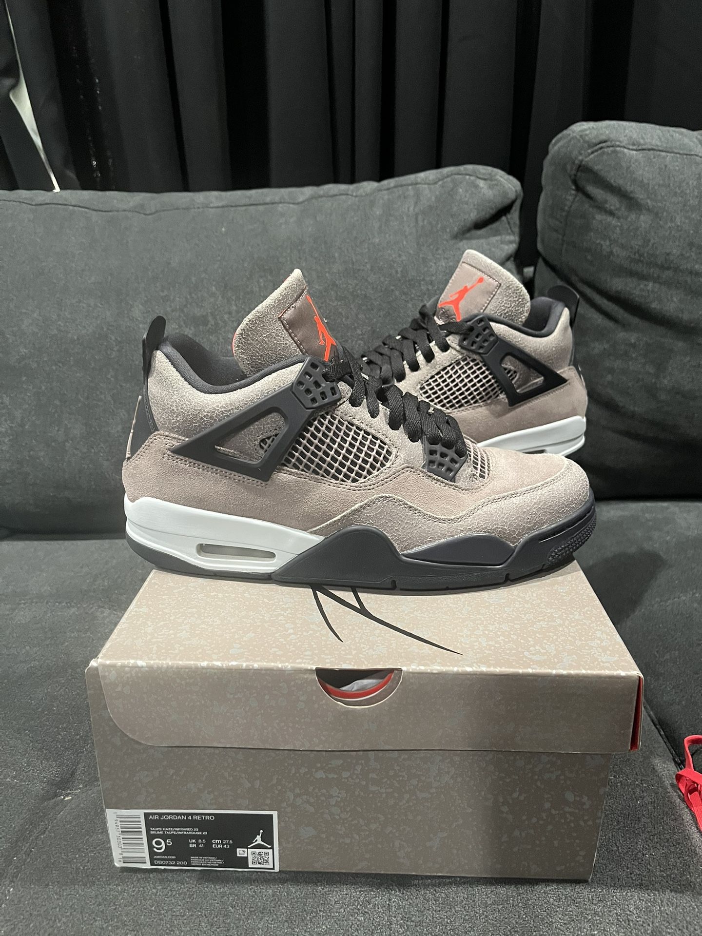 Air Jordan 4 “taupe Haze “ Size 9.5