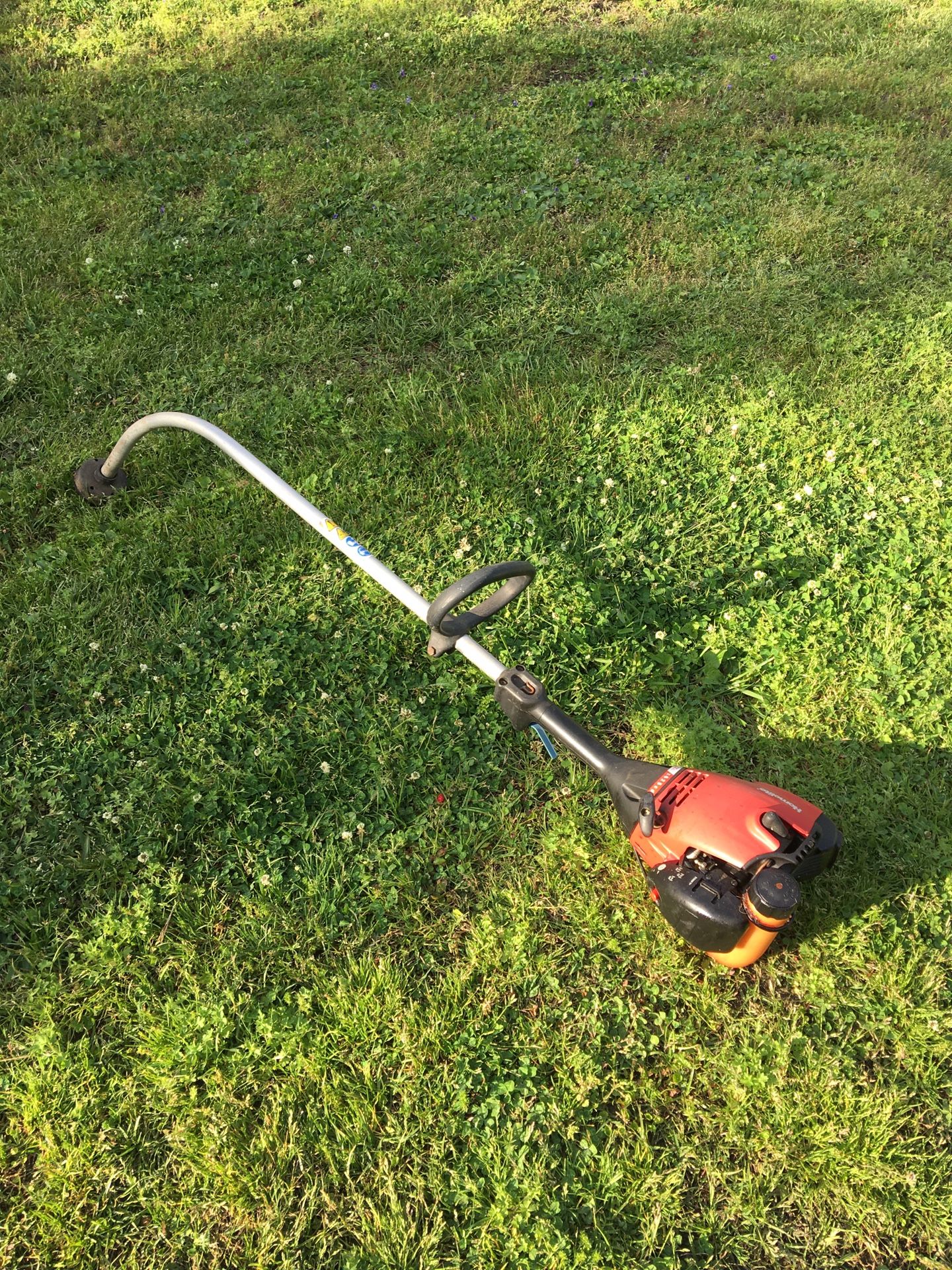 Homelite Weed Wacker - Eater- Trimmer (DOES NOT start-RUN- Carb cleaning?)