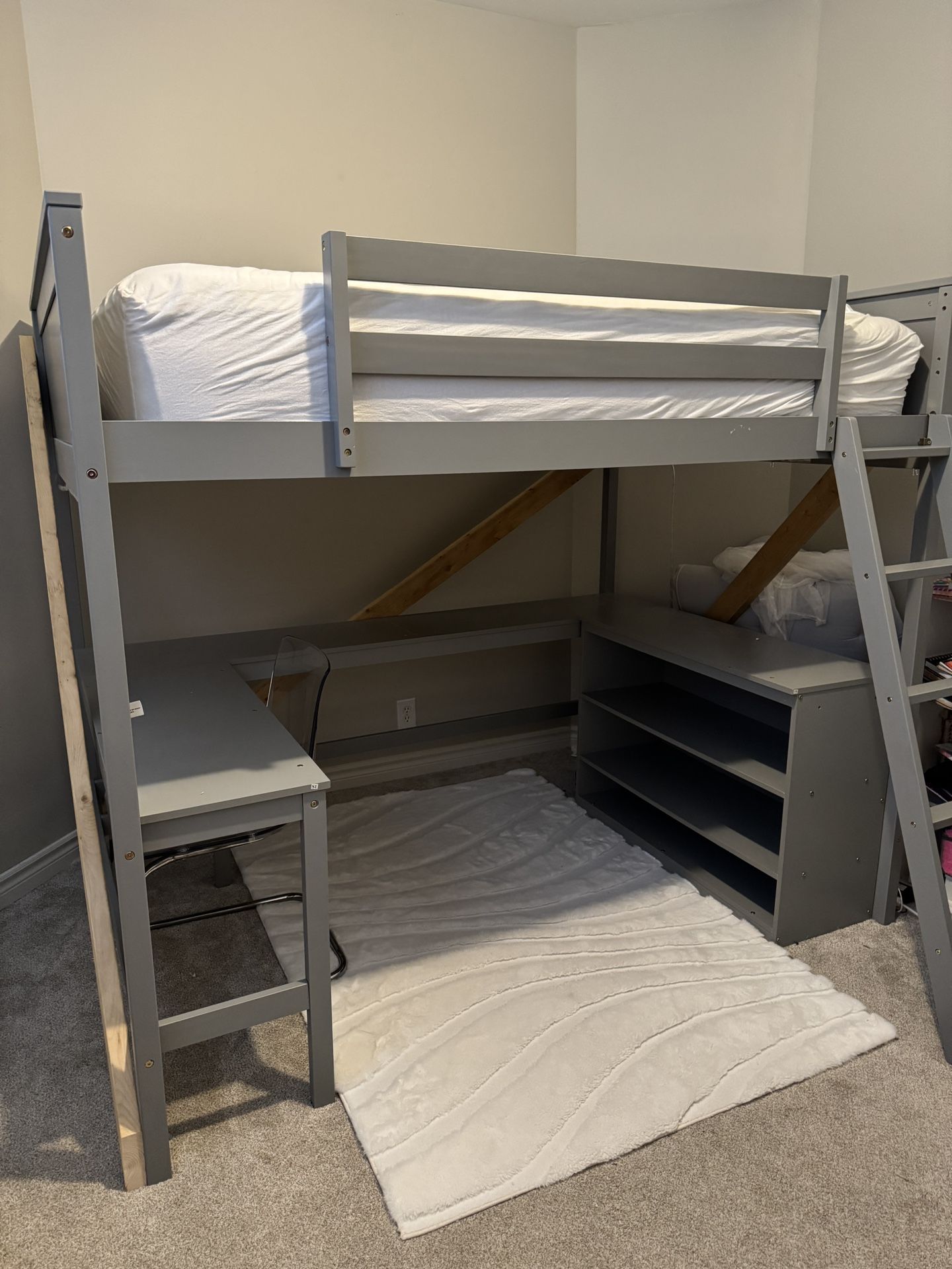 Loft Bunk Bed w/ Desk - Full