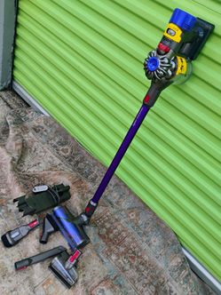 Dyson V8 Animal + Cordless Stick Vacuum Cleaner