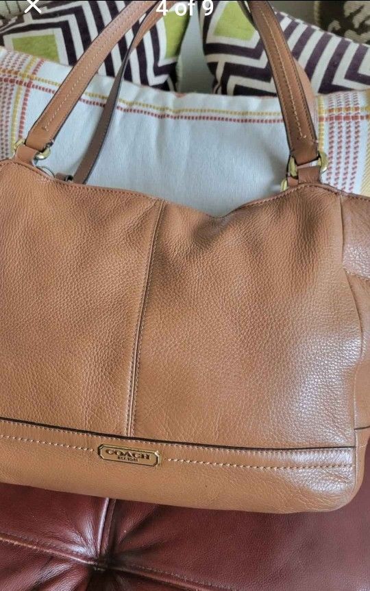 COACH LEATHER HANDBAG