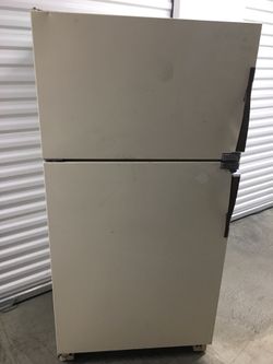 GARAGE REFRIGERATOR - 17 CU .FT  TOP FREEZER - ICE COLD - DROP OFF AVAILABLE