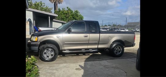 Ford  2003 f 150 heritage edition 4x4