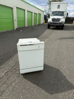 Dishwasher For Sale (FREE DELIVERY)