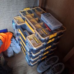 Dealt Tool Boxes 