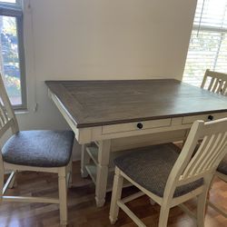 Farmhouse Dining Table with 4 Chairs – Great Condition