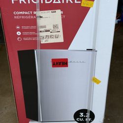 Mini Fridge (New)