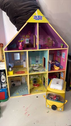 Peppa pig house and toys
