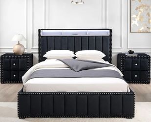 Queen Bed w/ 2 Nightstands