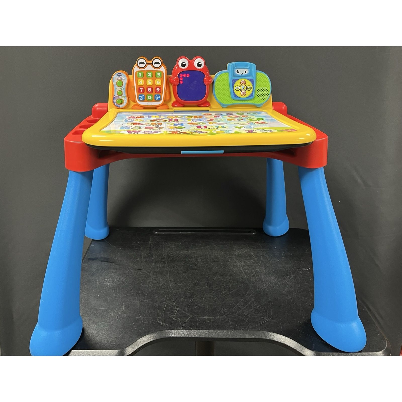 VTech Touch and Learn Activity Desk Deluxe. What’s pictured only. 