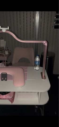 White nail desk