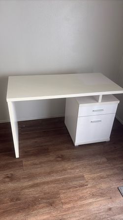 Free desk!
