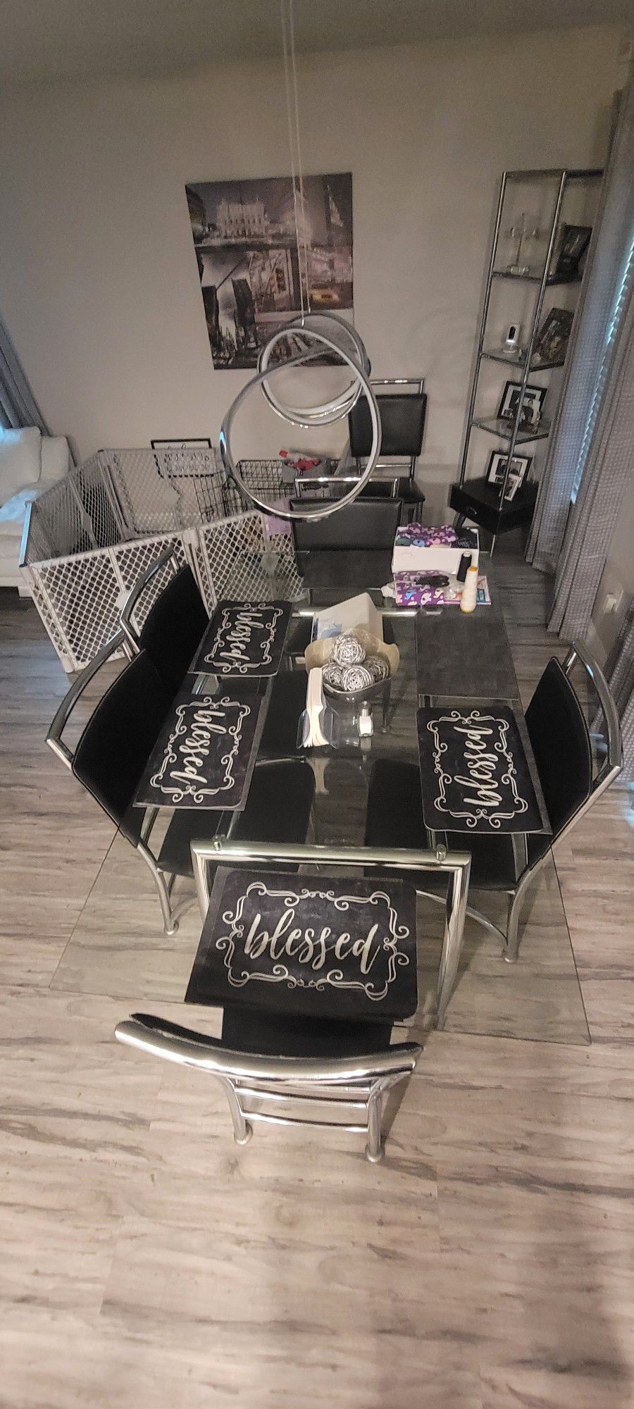 Great condition glass table with 6 chairs cheap