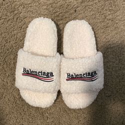 White balenciagas Slides 
