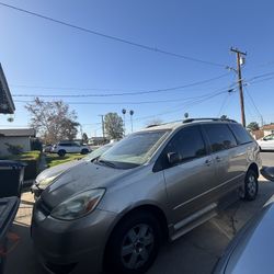 2004 Toyota Sienna