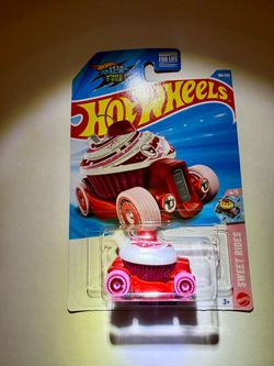 Hot Wheels Sweet Driver / Sweet Rides Treasure Hunt Pink/White TH