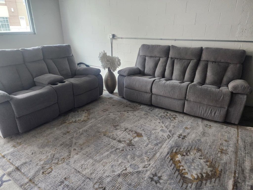 Stunning Reclining Sofa set