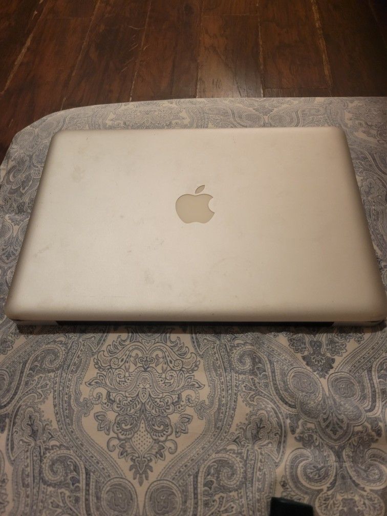 APPLE LABTOP