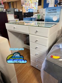 White vanity desk new Diamond knobs and glass top vaniti