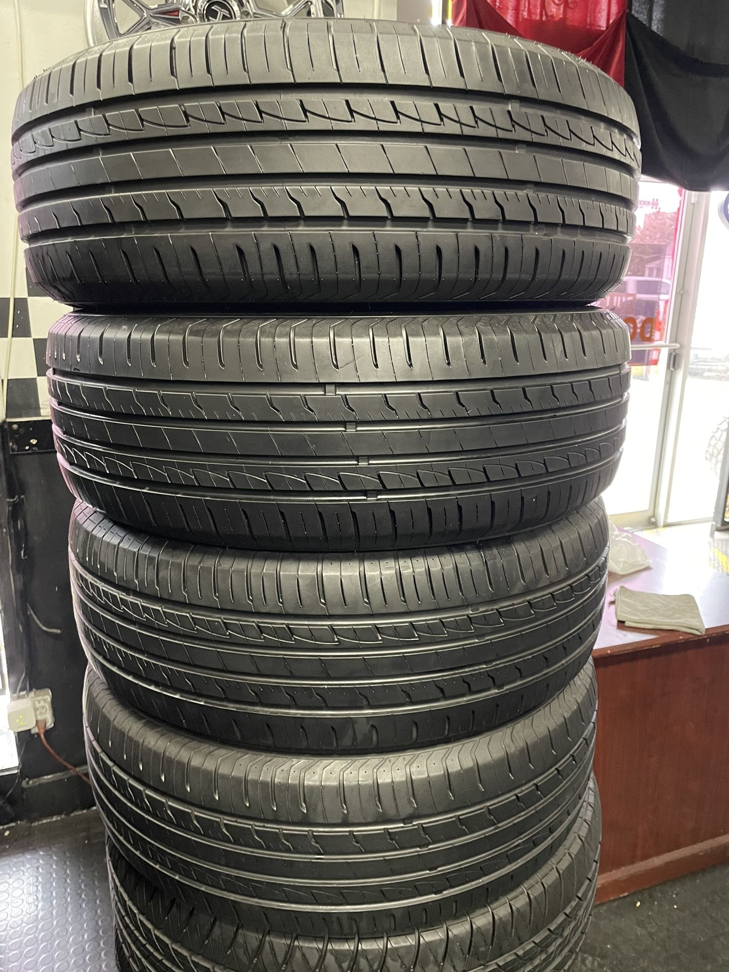 Set Of 4 Matching Tires All Season Ironman 225/60R18