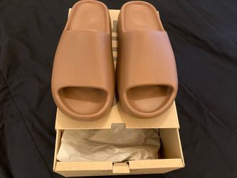 YEEZY SLIDE BEIGE/OCHRE SIZE 12 BRAND NEW