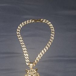 Gold plates Chain And Pendent.