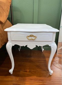 Pair of nighstands