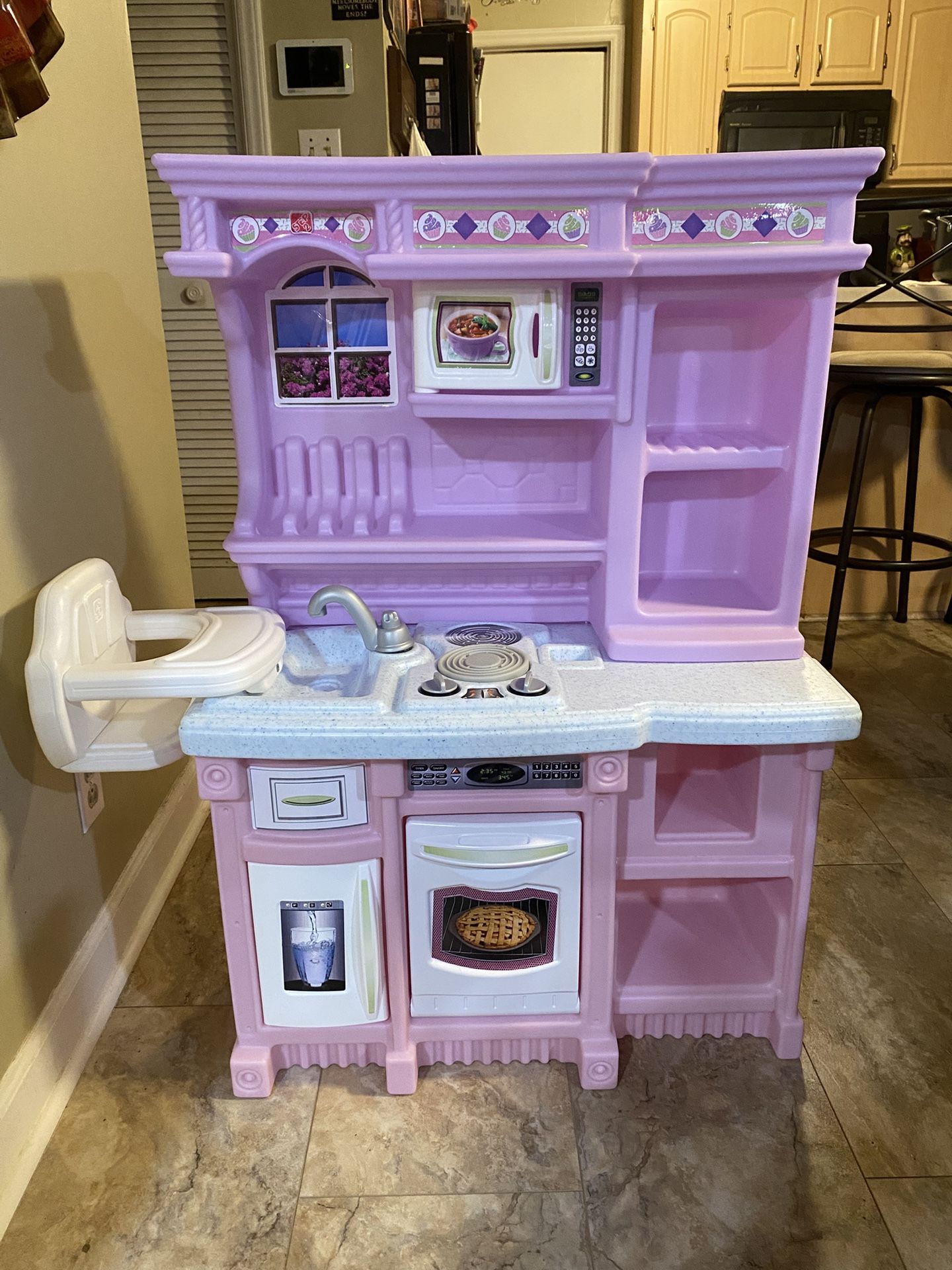 Step2 Little Baker's Kids Kitchen Play set, Indoor/Outdoor Kitchenette