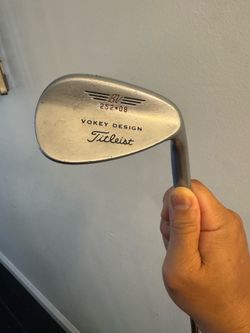 Titleist golf club 52 degree wedge
