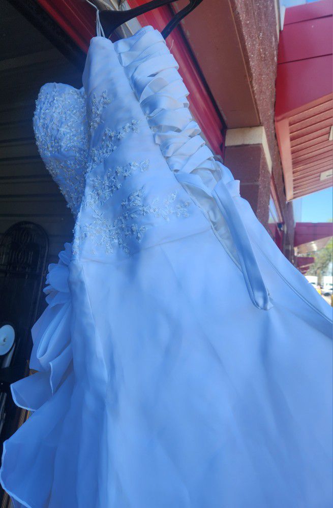 Beautiful Custom White Halter Laced Wedding Dress