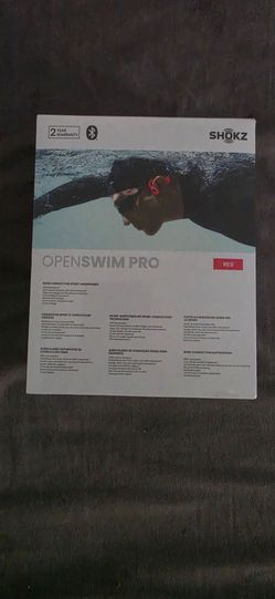 Waterproof swimming headphones