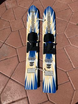 Waterskis