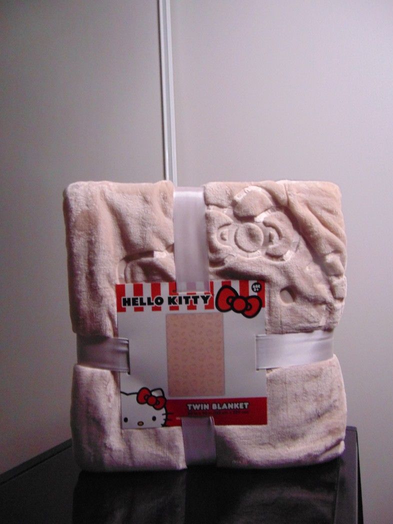 HELLO KITTY TWIN BLANKET 