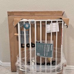 Extra Wide Pet Gate / Baby Gate - Fits Openings 26” - 43”